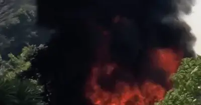 Xe khách bốc cháy dữ dội tại Nha Trang, tài xế và hành khách thoát nạn