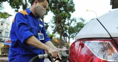 Xăng E10 giá rẻ hơn RON95, tương thích với hơn 90% xe tại Việt Nam