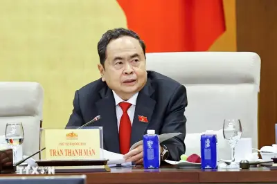 Ủy ban Thường vụ Quốc hội thảo luận dự thảo giảm thuế xăng dầu