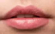 3 Bí Quyết Tự Nhiên Giúp Trị Thâm Và Phục Hồi Sắc Môi Hồng Hào