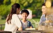 3 Kiểu Cha Mẹ Khiến Con Không Thể Ngóc Đầu Lên Được Trong Cuộc Sống