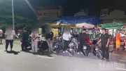 7 thanh niên dán băng keo lên biển số xe bị phạt 23 triệu đồng