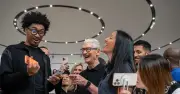 Apple Bổ Nhiệm CEO Mới: Chiến Lược Vượt Thời Đại iPhone Với AI Và Hệ Sinh Thái Mới