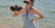 Bỏ Qua Bikini, Khám Phá Loạt Trang Phục Đi Biển Tinh Tế Và Đầy Cá Tính