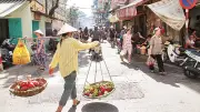 Bài Toán Kỷ Cương Đô Thị Và Sinh Kế Người Dân: Thách Thức Từ Kế Hoạch Xóa Bỏ Chợ Cóc Tại Hà Nội