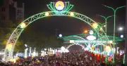 Biển người chen chân trong đêm khai mạc Lễ hội Du lịch Hè 2026