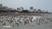 Biển Sầm Sơn, Hải Tiến thu hút đông đảo du khách đầu kỳ nghỉ lễ