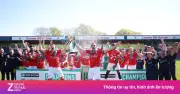 Bàn thắng phút 90+13 đưa York City thăng hạng ngoạn mục