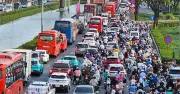 Bến xe miền Tây quá tải, CSGT tăng cường điều tiết giao thông ngày lễ