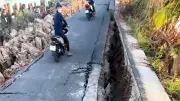 Cà Mau: Sụt lún nghiêm trọng đường nông thôn, giao thông bị chia cắt hoàn toàn