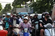 Cửa ngõ TP.HCM đông xe nhưng vẫn thông suốt sau nghỉ lễ Giỗ Tổ
