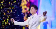 Ca sĩ hát một bài hit mua được xe, sửa nhà cho bố mẹ là ai?