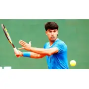 Carlos Alcaraz lỡ hẹn với sân đất nện vì chấn thương cổ tay