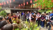 Chủ homestay A Lưới tự vào bếp nấu món đặc sản, du khách thích thú