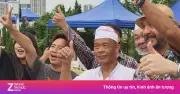 Chủ quán lẩu 'van xin khách đừng đến' lại gây sốt mạng xã hội Trung Quốc