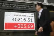 Chỉ số Nikkei 225 của Nhật Bản lập kỷ lục mới khi Mỹ gia hạn lệnh ngừng bán vũ khí cho Iran