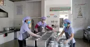 Chủ tịch Hà Nội yêu cầu niêm yết công khai nguồn gốc thực phẩm trong trường học