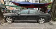 Chiếc Mercedes S63 đỗ vỉa hè 10 năm ở Hà Nội là tang vật vụ án