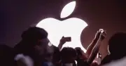 Chiến lược 'chờ đợi chủ động' của Apple: Khi tiền tỷ chỉ đủ thuê AI, còn đối thủ đốt 700 tỷ USD