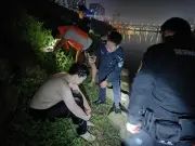 Chàng trai 27 tuổi bơi 400m giữa dòng nước xiết trong đêm để cứu người