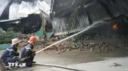 Cháy lớn tại Khu công nghiệp Nhơn Hội sau 9 tiếng vẫn âm ỉ