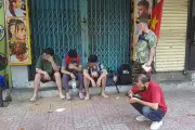 Cháy nhà hàng ở Hà Nội, 5 người nước ngoài phải treo cửa sổ thoát thân