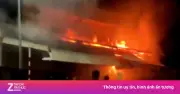 Cháy vựa phế liệu tại Đồng Tháp, lửa lan sang 2 nhà dân