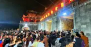 Clip biển người chen chân vào Đại nội Huế gây sốt mạng xã hội