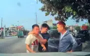 Clip tài xế ô tô bóp cổ, đánh người gây xôn xao: Công an vào cuộc xác minh