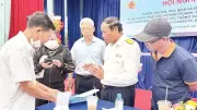 Cán bộ Thuế TP.HCM hỗ trợ hộ kinh doanh kê khai thuế điện tử, tránh rủi ro pháp lý