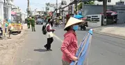 Công an phường Gò Vấp ra quân xử lý tình trạng buôn bán lấn chiếm lòng lề đường