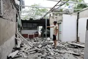 Công bố tình huống khẩn cấp sạt lở đê tả sông Thao, 14 hộ dân phải di dời