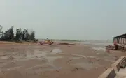 Cảng cá Xuân Hội bồi lắng nghiêm trọng, tàu thuyền không thể cập bến