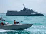 Căng thẳng Hormuz leo thang: Mỹ và Iran chuyển trọng tâm đối đầu trên biển