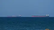 Căng thẳng leo thang tại Eo biển Hormuz sau tuyên bố gia hạn ngừng bắn của Trump