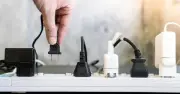 Cảnh báo 'điện ma' trong nhà: 4 thiết bị ngốn điện âm thầm dù đã tắt