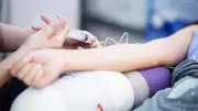 Cảnh báo nguy hiểm từ dịch vụ truyền trắng da bằng Glutathione tại nhà