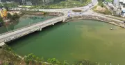 Cảnh khác lạ tại hồ nước thải công ty hóa chất từng phủ vàng vàng đặc