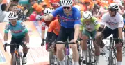 Cạnh tranh nảy lửa tại Cúp xe đạp truyền hình TP.HCM: Tay đua Belarus vươn lên chiếm áo vàng