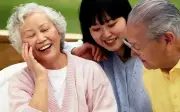 Con cái có hiếu hay không? Nhìn vào 3 biểu hiện này sẽ rõ, đừng để sự vô tâm bào mòn tình thâm