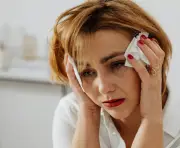 Con dâu nhà giàu đau đầu tìm cách đuổi khéo mẹ chồng ra khỏi nhà