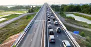 CSGT chặn lối vào cao tốc Đường Vành đai 3 TP.HCM, ùn tắc kéo dài 5km