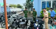 CSGT TP.HCM kiểm tra bãi xe trường học, phát hiện học sinh vi phạm quy định