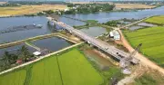 Cầu 220 tỷ vươn tới giữa sông Trường Giang rồi đứng bóng gần 3 năm