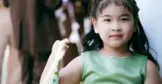 Cậu bé 11 tuổi khởi nghiệp trả nợ vỡ tivi: Bài học về tinh thần trách nhiệm và kỹ năng sống