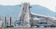 Cầu Eshima Ohashi: 'Tàu lượn siêu tốc' nối liền hai tỉnh Nhật Bản