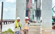 Cầu Đại Ngãi 2 sẽ thông xe dịp 30/4, công nhân miệt mài thi công