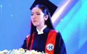 Danh tính nữ sinh hát tại lễ tốt nghiệp gây sốt mạng xã hội