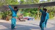 Dông lốc kinh hoàng tại Đồng Tháp: Hàng trăm nhà tốc mái, trường học hư hỏng nặng