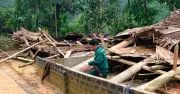 Dông lốc làm sập nhà dân ở Thanh Hóa, nam sinh 13 tuổi tử vong